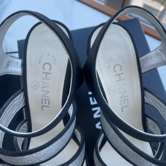 Authentic Chanel silvery metallic heels sandals - Picture 4 of 10